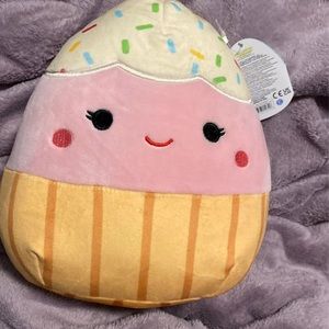 Clara the cupcake squishmallow 8” NWT default
